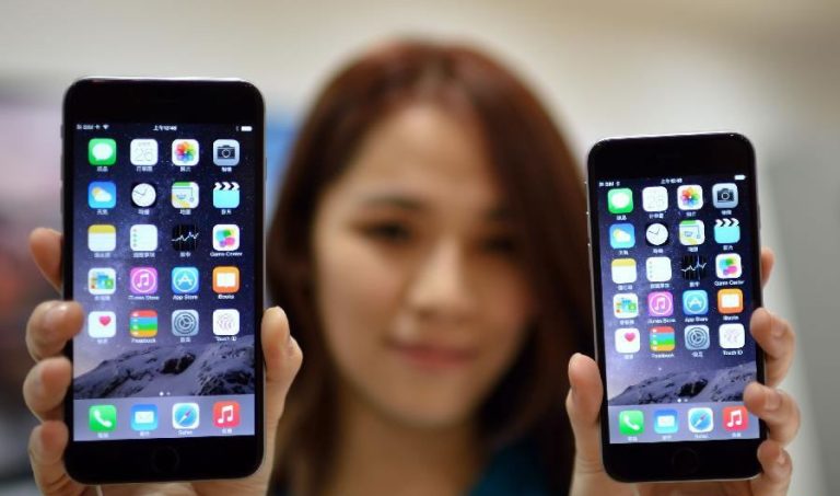 iPhone Tersungkur 'Dikeroyok' di China