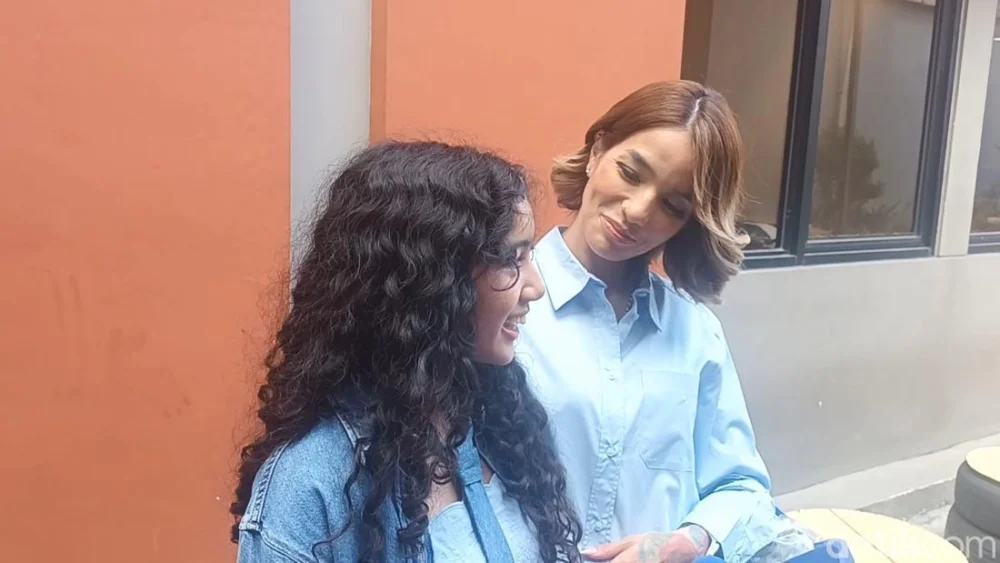 Alasan Sheila Marcia Tak Siapkan Kado Mewah untuk Kemenangan Leticia di GADIS Sampul 2025: Filosofi Hadiah Diri Sendiri dan Pola Asuh Suportif