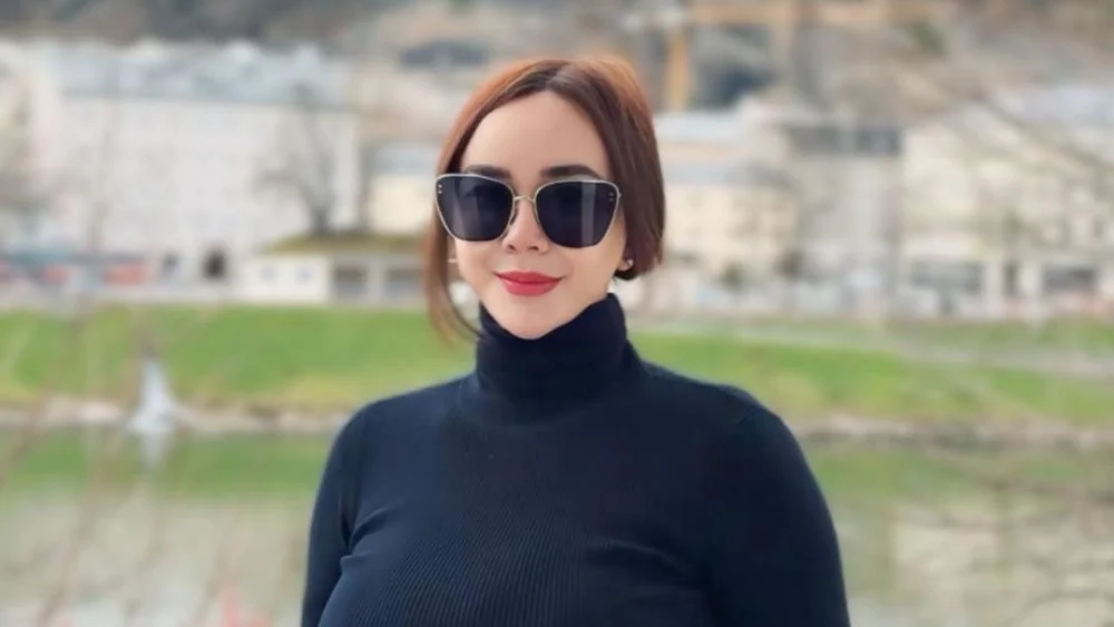 Aura Kasih Unggah Pesan Syukur di 2025, Refleksi di Tengah Isu Miring dan Kisah Ibu Tunggal