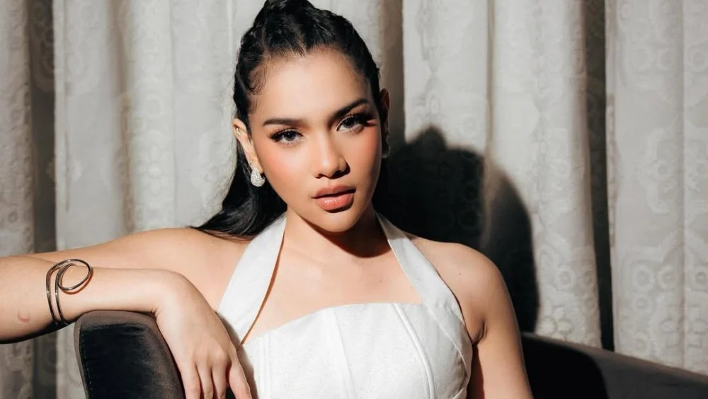 Davina Karamoy Terpa Isu Orang Ketiga, Sang Ibunda Tegaskan Anaknya Santai dan Tidak Bersalah
