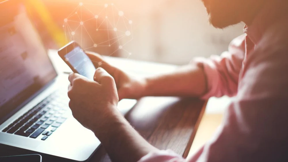 Komdigi Desak Google Hapus 8 Aplikasi Data Mata Elang