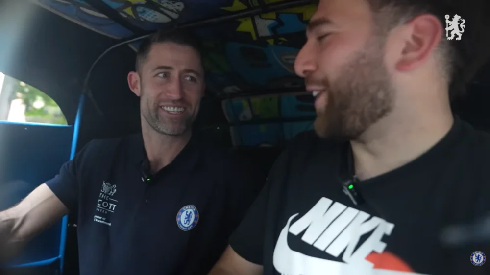 Legenda Chelsea Gary Cahill Blusukan di Jakarta Naik Bajaj, Pengalaman Unik di Ibu Kota