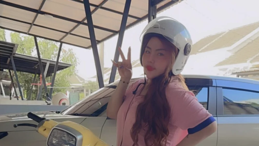 Momen Aura Kasih Balas Komentar Lisa Mariana soal Vespa Kuning: Unggahan Serupa Picu Interaksi Selebriti