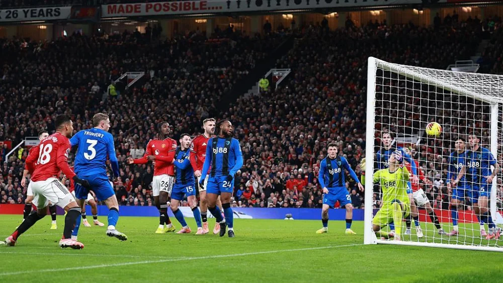MU VS Bournemouth: Setan Merah Unggul Tipis 2-1 di Babak Pertama Berkat Gol Krusial Casemiro di Old Trafford