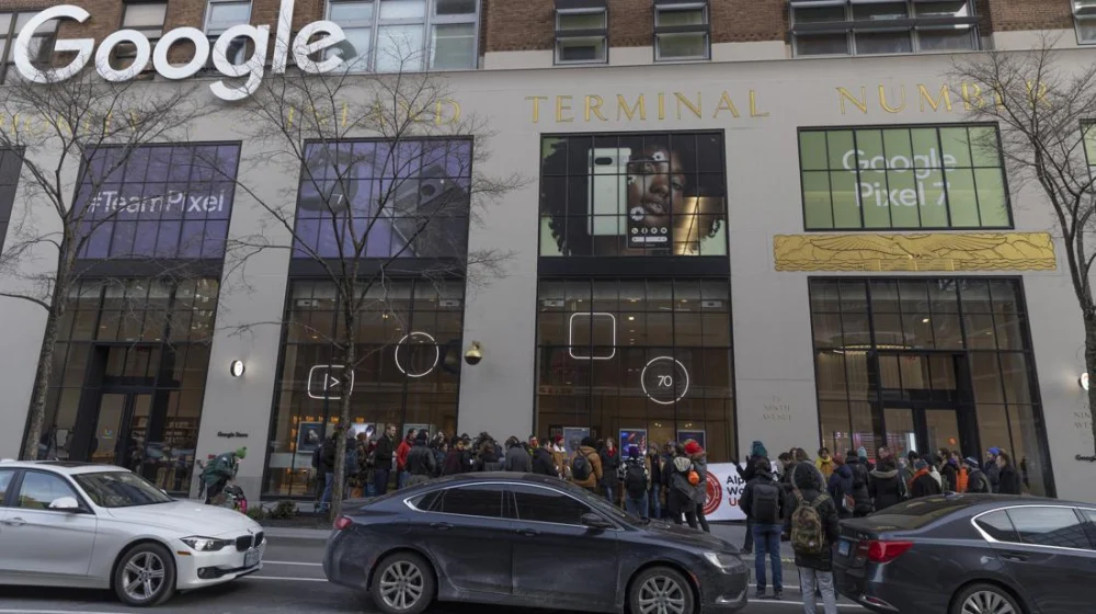 Apple Ditumbangkan Induk Google
