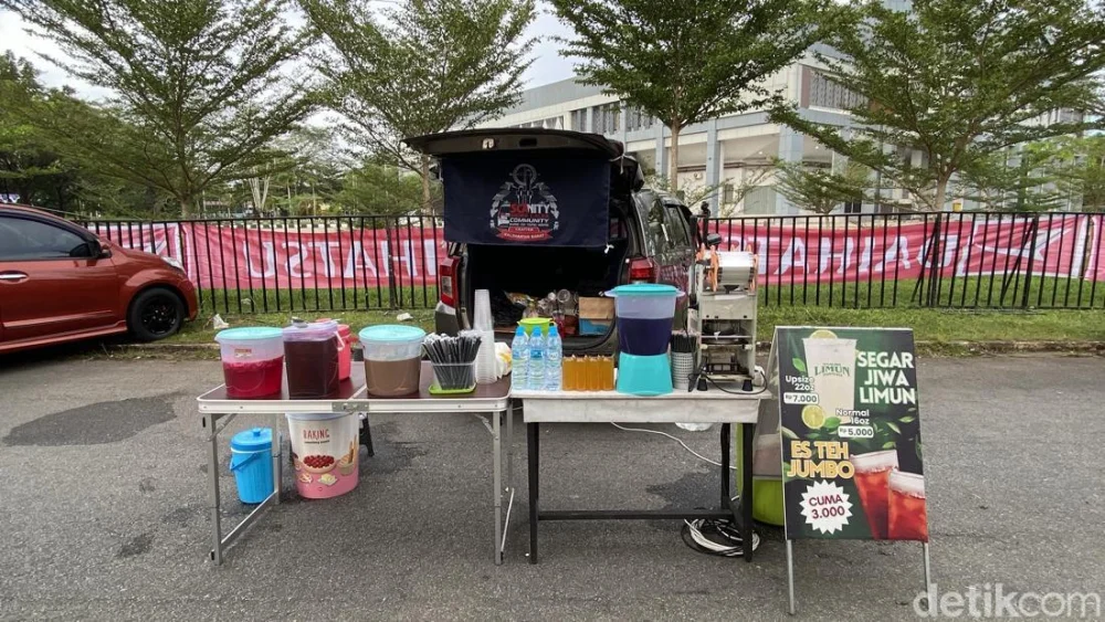Bazaar Bagasi di Daihatsu Kumpul Sahabat Pontianak, Jualan dari Pintu Belakang Mobil, Sebuah Inovasi Gerai Dagang yang Menggiurkan