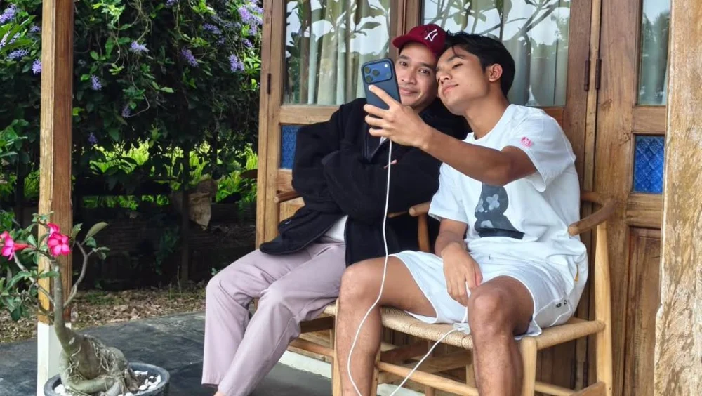 Betrand Peto Pasang Badan Bela Ruben Onsu dari Anggapan Netizen yang Ketinggalan Zaman