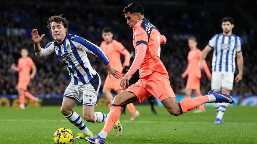 Dampak Kilat Cancelo dalam Kekalahan Barcelona dari Sociedad: Sebuah Analisis Mendalam