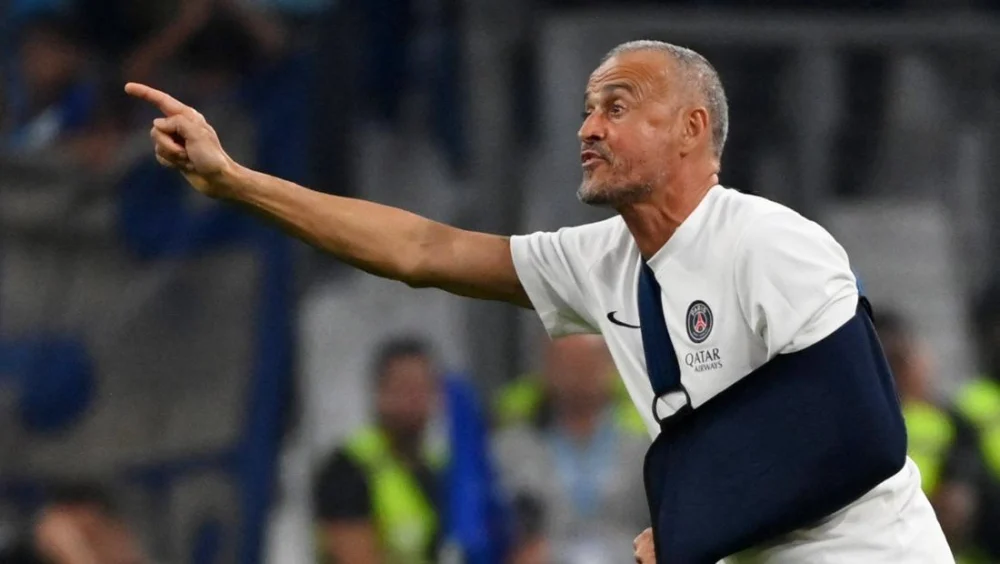 Enrique: Kartu Oranye di Sepakbola? Kenapa Tidak, Sebuah Revolusi Potensial untuk Permainan yang Lebih Menarik dan Adil