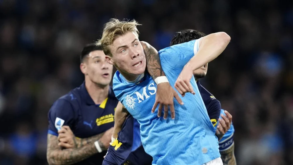 Hasil Liga Italia: Napoli Tertahan Imbang 0-0 Melawan Parma di Kandang Sendiri