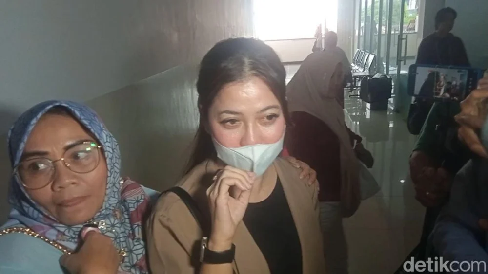 Klarifikasi Dokter Kamelia Soal Ammar Zoni Minta Dikirimi Plastik Klip