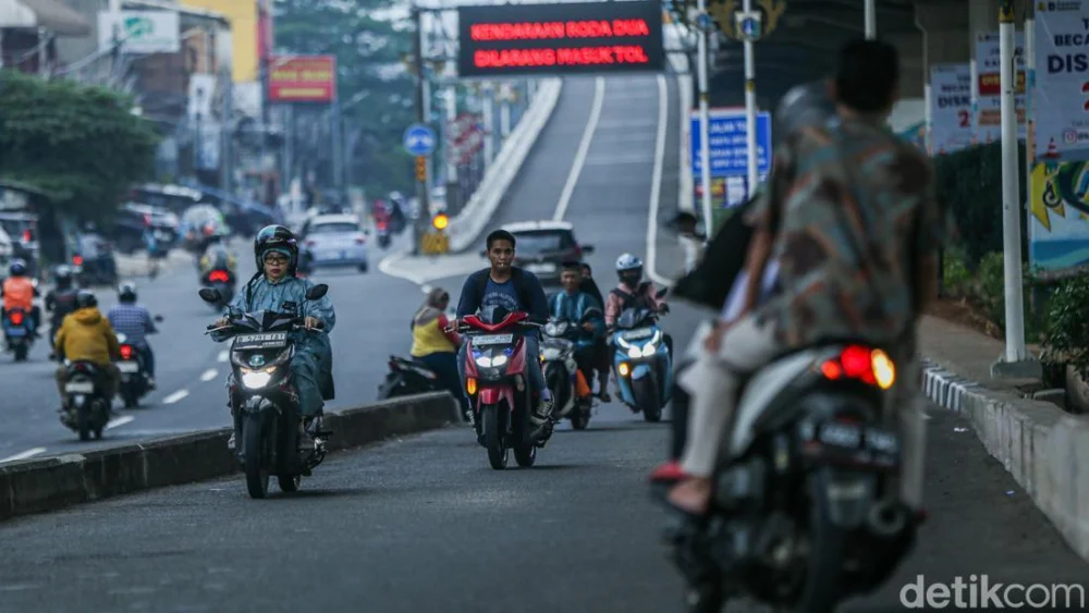Mirisnya Wajah Lalu Lintas Indonesia: Lawan Arah, Ngerokok di Motor, dan Pelanggaran yang Dinormalisasi