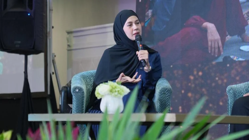 Paula Verhoeven Tergetar Ikut Wakaf Masjid di Australia