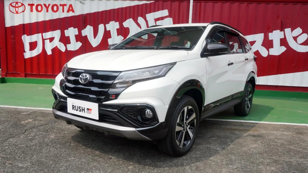 Toyota Rush Tetap Bertahan di Pasar Otomotif Indonesia Meski Facelift Tipis: Strategi Relevansi yang Menghasilkan Penjualan Fantastis