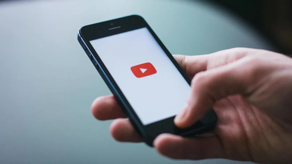 Waduh! Konten Porno Nyelip di YouTube Tanpa Sensor