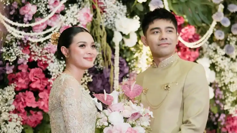10 Tahun Jadi Pasangan di Sinetron, Riza Syah dan Claudia Andhara Kini Tunangan, Takdir Cinta yang Bersemi dari Layar Kaca.
