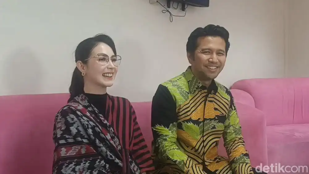 13 Tahun Berumah Tangga, Ini Cara Arumi Bachsin dan Emil Dardak Biar Gak Bosan dan Tetap Mesra