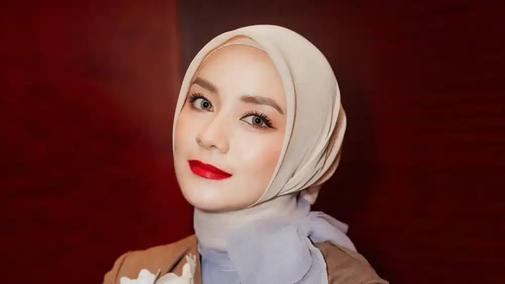 Bawa Banyak Titipan Doa, Enno Lerian Blank Saat di Depan Ka’bah: Momen Spiritual Tak Terduga di Tanah Suci