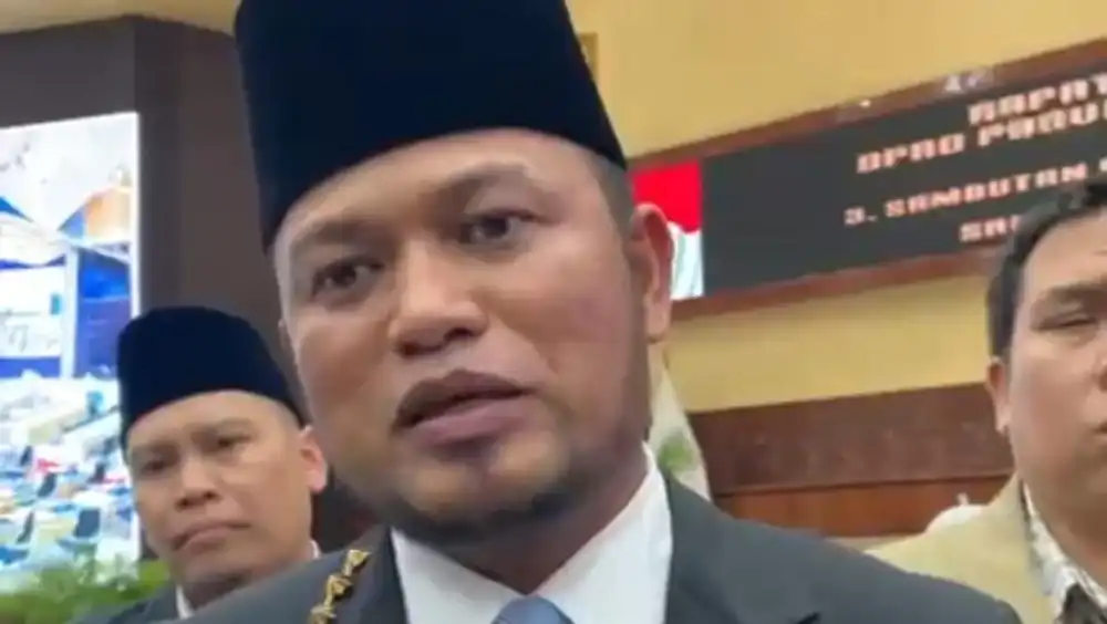 Curhat Warga Kaltim: Di Tengah Jalan Rusak, Gubernur Borong Mobil Dinas Mewah Rp 8,5 Miliar, Rakyat Meradang
