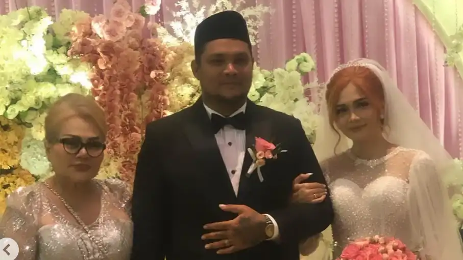 Doa Eva Manurung Ketika Virgoun Sujud Kepadanya: Harapan untuk Pernikahan Terakhir dan Kebahagiaan Keluarga Besar