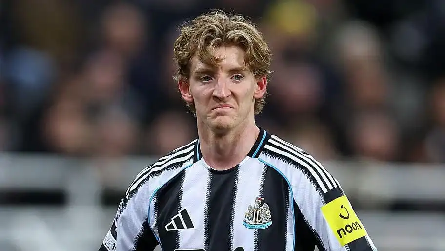 Gordon Diminta Fokus ke Newcastle di Tengah Rumor Arsenal: Eddie Howe Ingatkan Pentingnya Konsentrasi di Pertandingan Krusial
