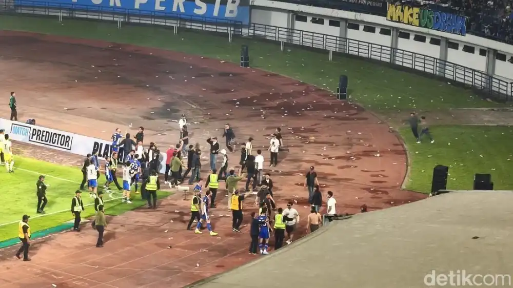 Kecewanya Bojan Hodak Lihat Segelintir Suporter Persib Bikin Ricuh