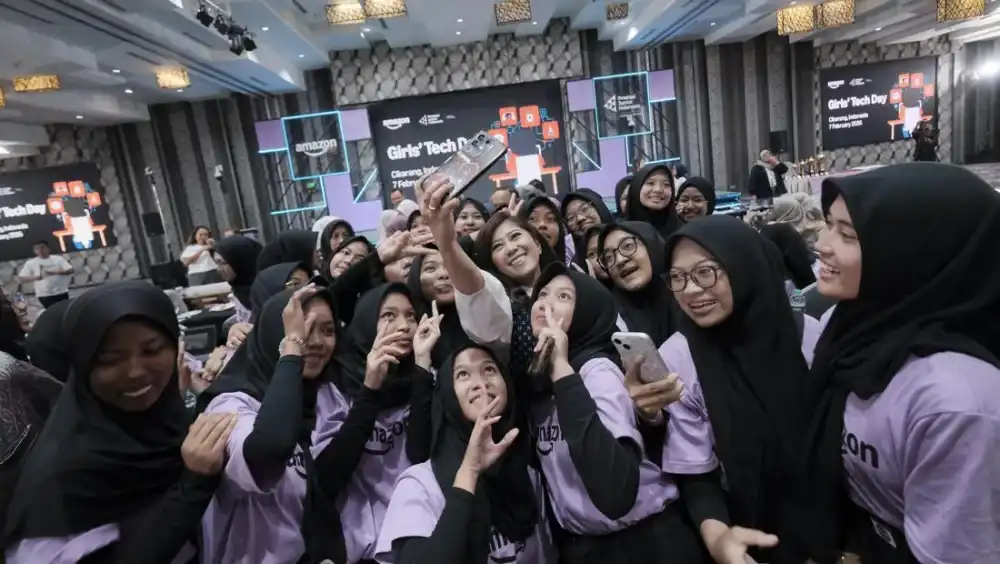 Kejar Target 12 Juta Talenta Digital, Ratusan Siswi Dibekali AI Sejak Usia Dini