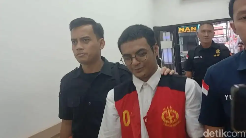 Keluarga Rutin Jenguk Vadel Badjideh di Lapas Cipinang, Bawakan Kue Buatan Ibu hingga Curahkan Kerinduan pada Dunia Dance