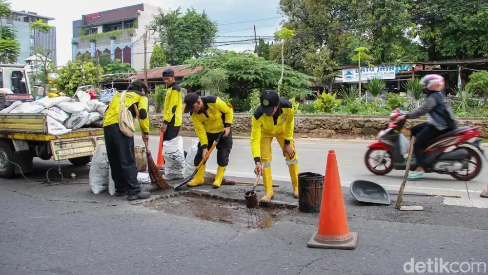 Laporkan Jalanan Rusak ke Sini