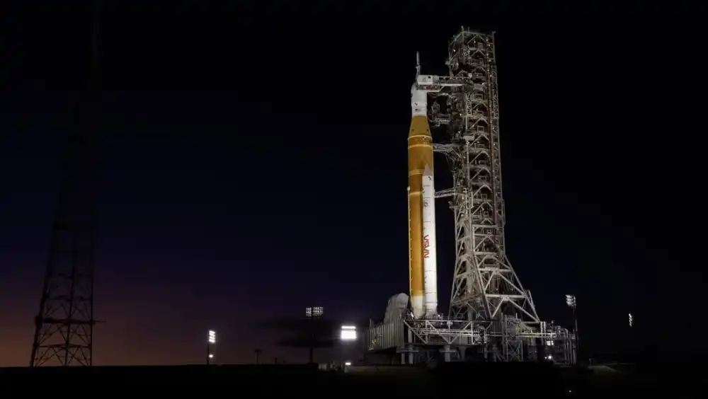Penerbangan Astronaut ke Bulan Ditunda karena Masalah Bahan Bakar