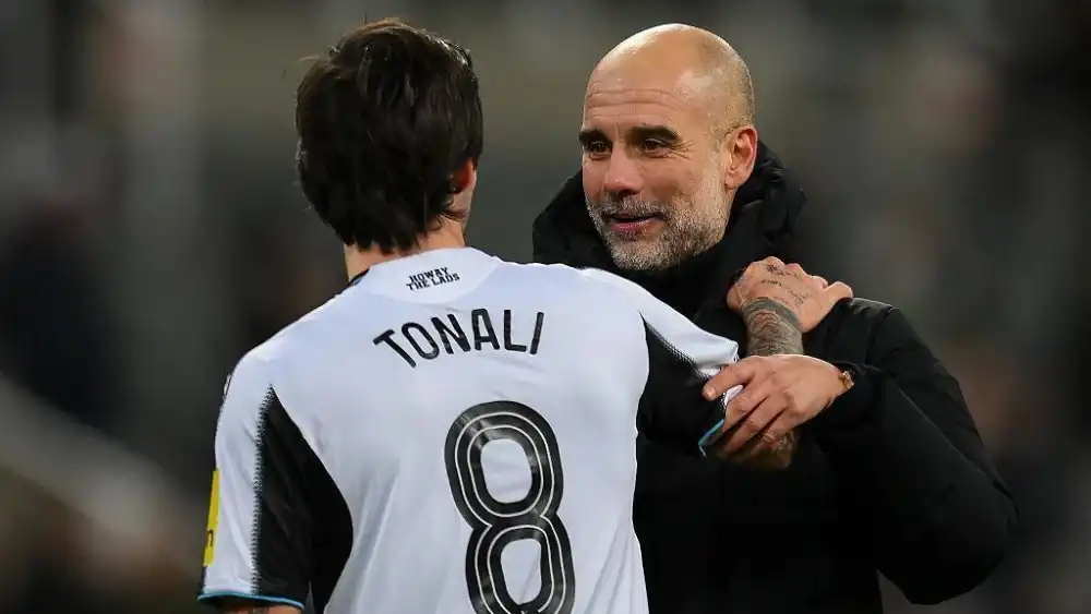 Pep Asyik Ngobrol Sama Tonali, Newcastle Panik Gak?