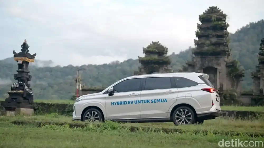 Tenang di Tengah Padatnya Jalan Bali bersama Toyota New Veloz Hybrid