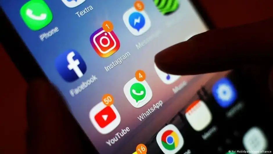 Wamenkomdigi Soroti Banyak Anak Manipulasi Usia Demi Bisa Main Medsos