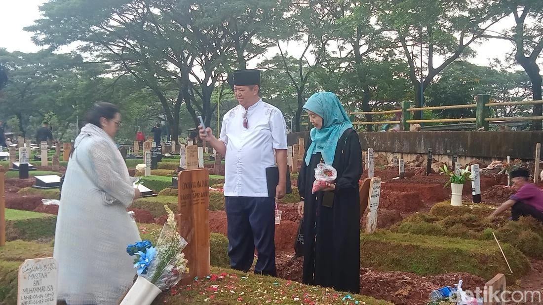 Ayah Vidi Aldiano, Harry Kiss, Donasikan Pakaian Sang Putra ke Panti Asuhan: Sebuah Warisan Kebaikan yang Terus Mengalir