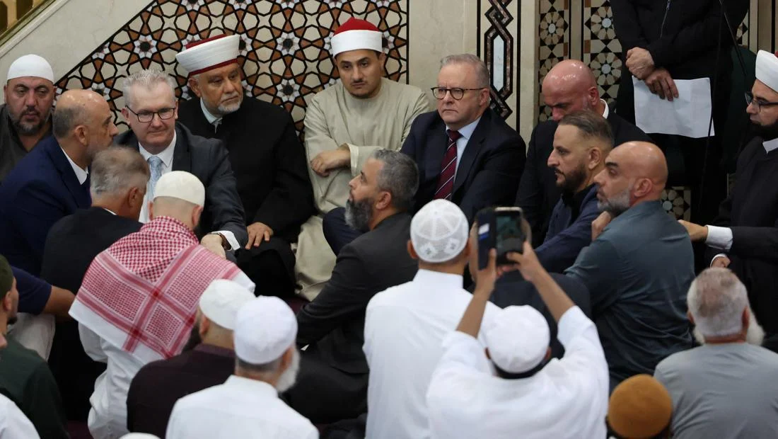 Bertemu Jemaah Salat Id, PM Australia Diprotes soal Serangan Israel ke Gaza