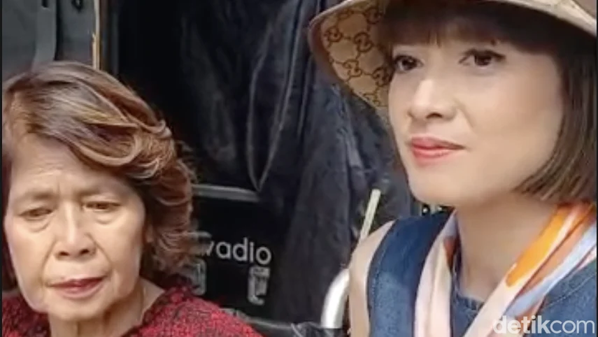 Chika Jessica Pertama Kali Ajak Ibu Tampil di Televisi: Surprise Tadi Happy