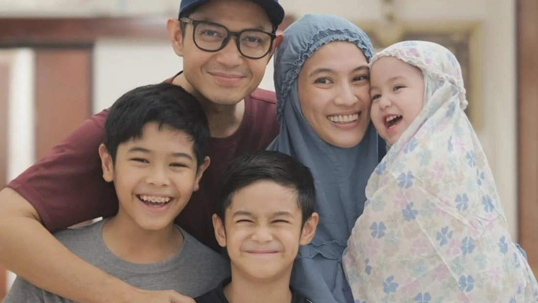 Dude Harlino Siapkan Hadiah Spesial Usai Anak Puasa Penuh