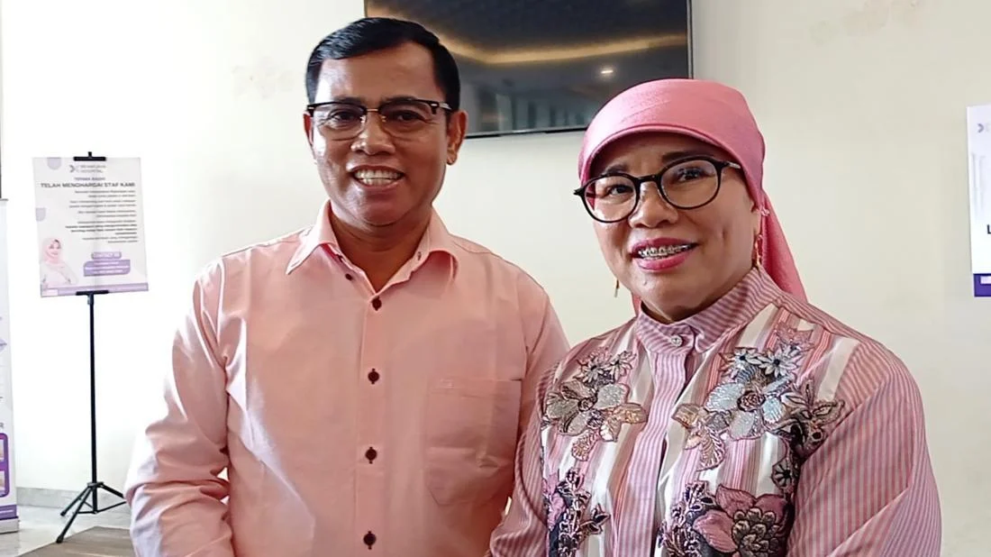 Lebaran Penuh Makna: Haji Faisal dan Dewi Zuhriati Ziarah ke Makam Vanessa Angel dan Bibi Ardiansyah, Gala Sky Mulai Memimpin Doa