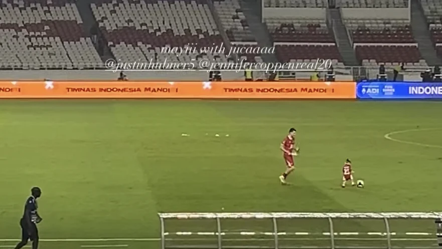 Momen Manis Justin Hubner Ajak Kamari Main Bola di GBK Pasca Laga Indonesia vs Bulgaria