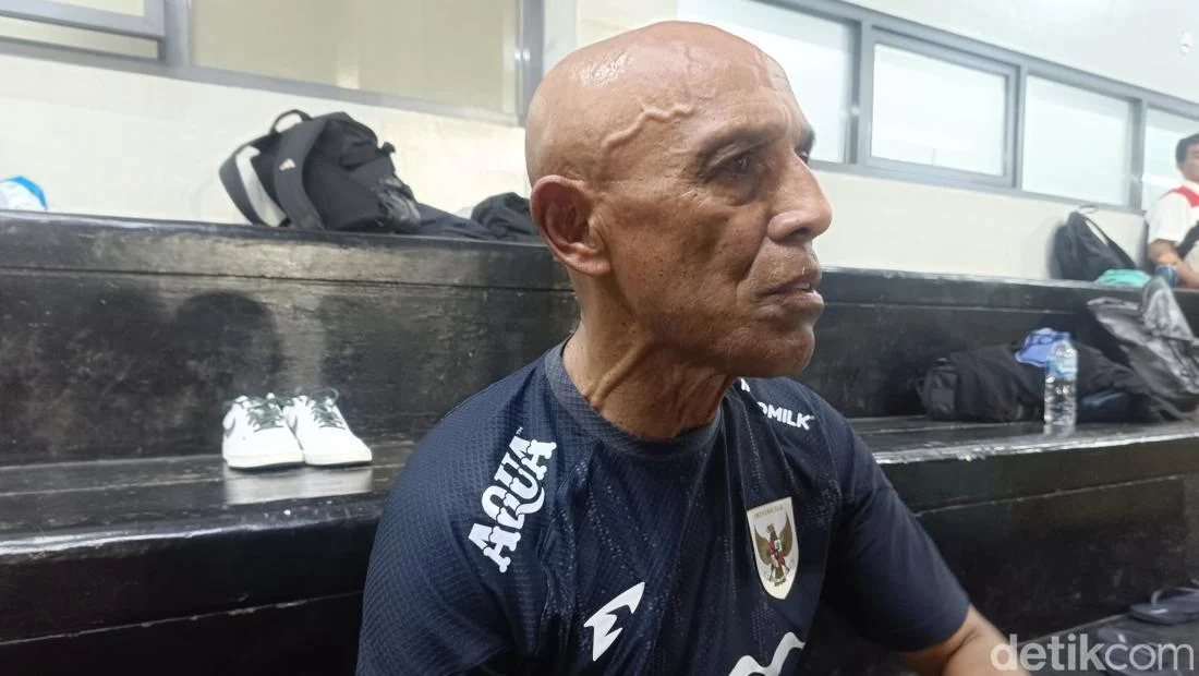 Simon Tahamata: Indonesia Minim Kompetisi Usia Dini, Menghambat Perkembangan Talenta Sepak Bola