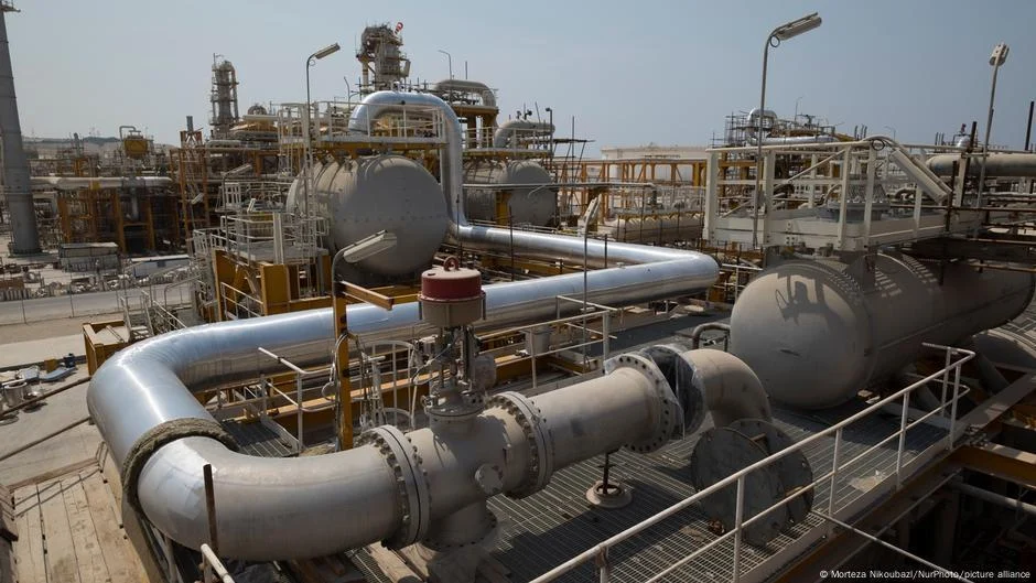 Stasiun-Pipa Gas Iran Diserang Usai Trump Klaim Ada Dialog Akhiri Perang