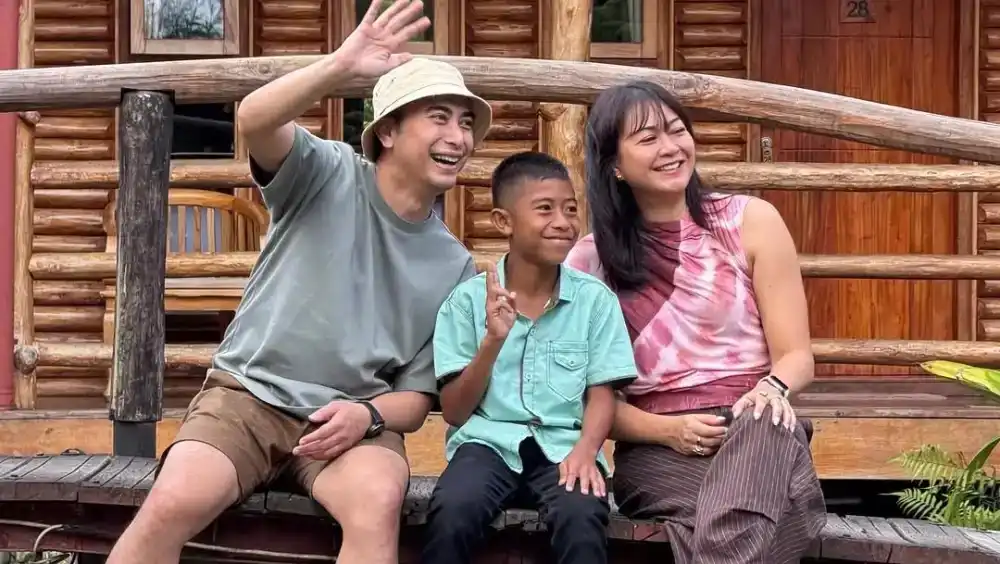 Winky Wiryawan-Kenes Andari Cerita Momen Haru Temui Anak Asuh di NTT