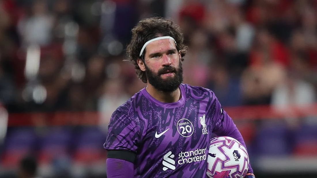 Alisson Becker Rencana Kembali Bermain di Akhir April, Liverpool Berharap Kiper Andalannya Pulih Tepat Waktu