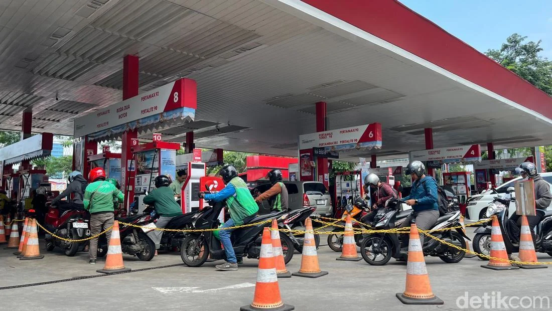BBM Tak Naik, Pertamina Imbau Warga Hentikan Panic Buying dan Gunakan Energi Secara Bijak