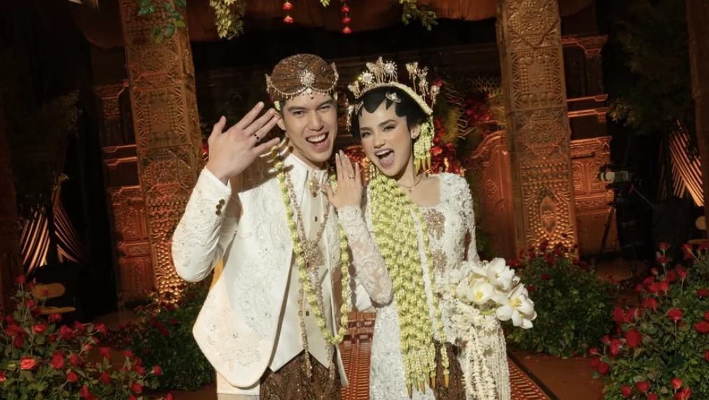 Foto-foto Pernikahan El Rumi dengan Syifa Hadju Mengejutkan Publik: Kebahagiaan Resmi Terjalin!