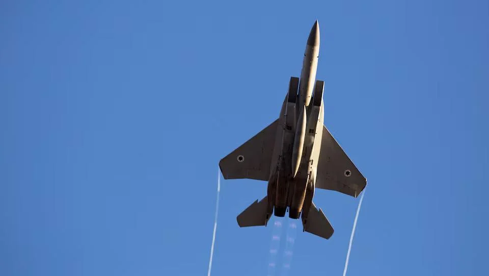 Jet Tempur F-15 AS Jatuh, Iran Buru Awaknya yang Hilang