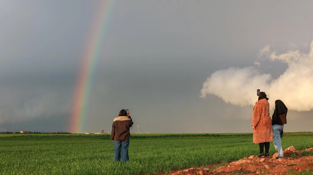 Langit Qamishli Berwarna! Pelangi Muncul, Warga Ramai-ramai Foto.