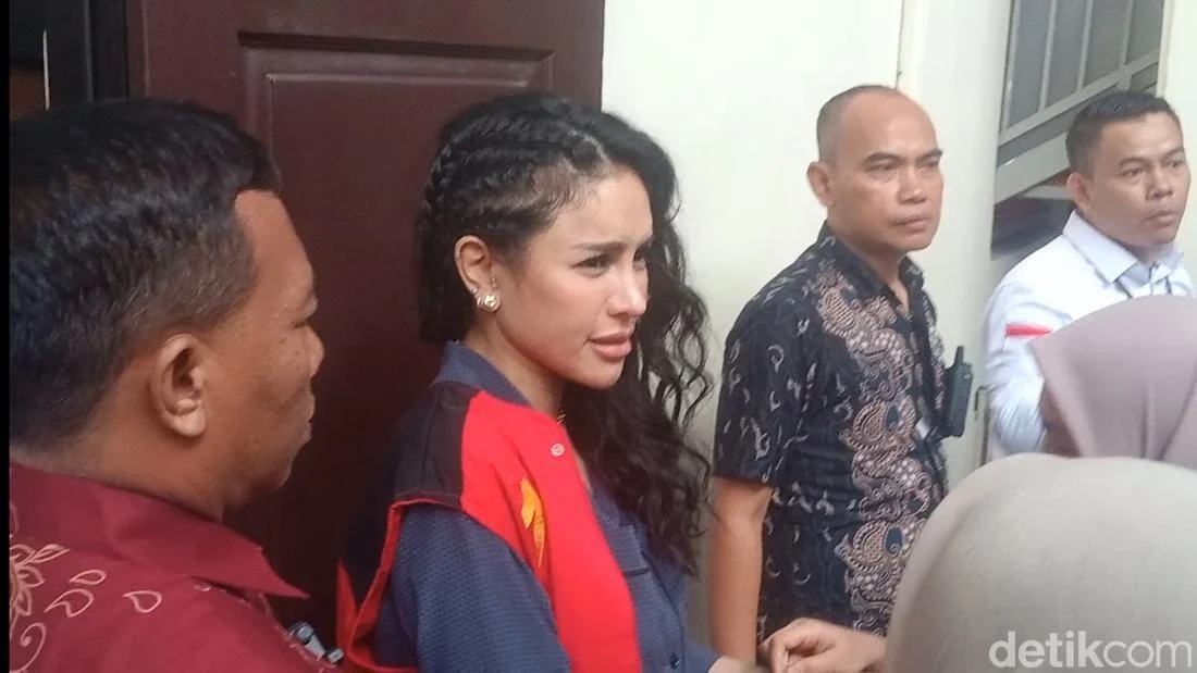 Pihak Nikita Mirzani Laporkan Hakim ke Komisi Yudisial dan Badan Pengawas Mahkamah Agung atas Dugaan Ketidakadilan dalam Sidang Perdata