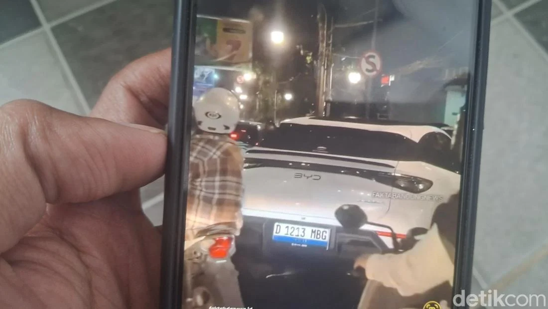 Pria Joget MBG Viral Lagi, Minta Maaf Gegara Parkir Sembarangan
