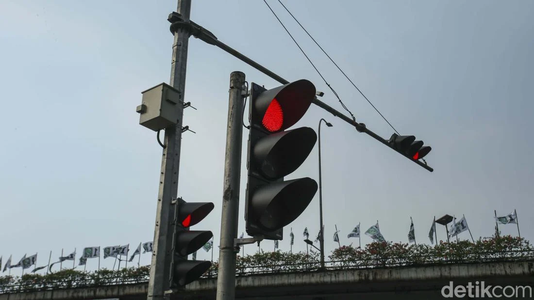 Terobos Lampu Merah di Malaysia SIM Terancam Dicabut, Kena Denda hingga Rp 8 Jutaan